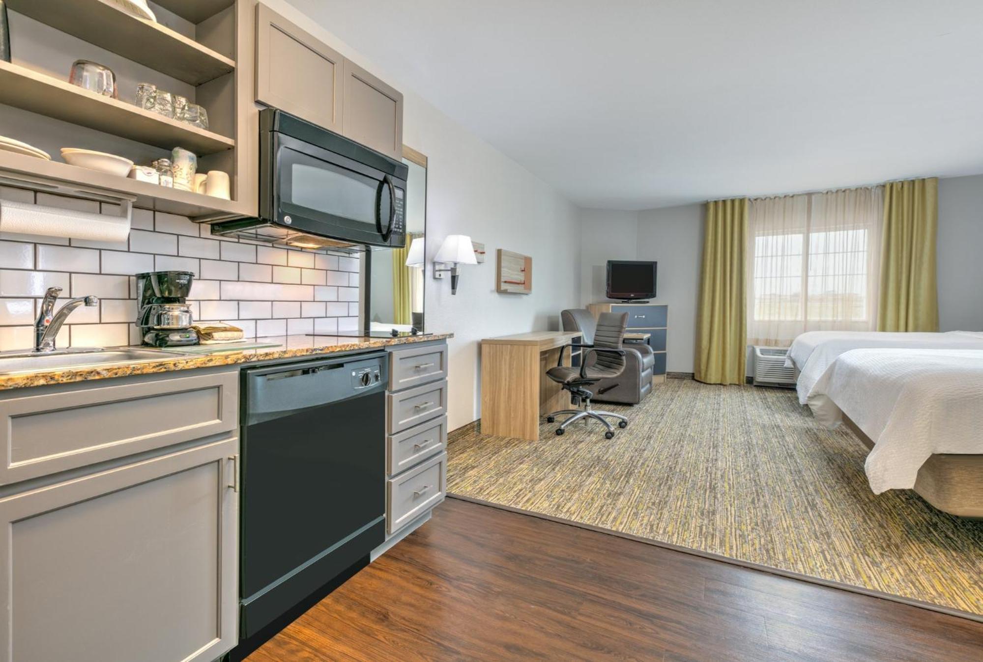 Candlewood Worth West By Ihg 3*