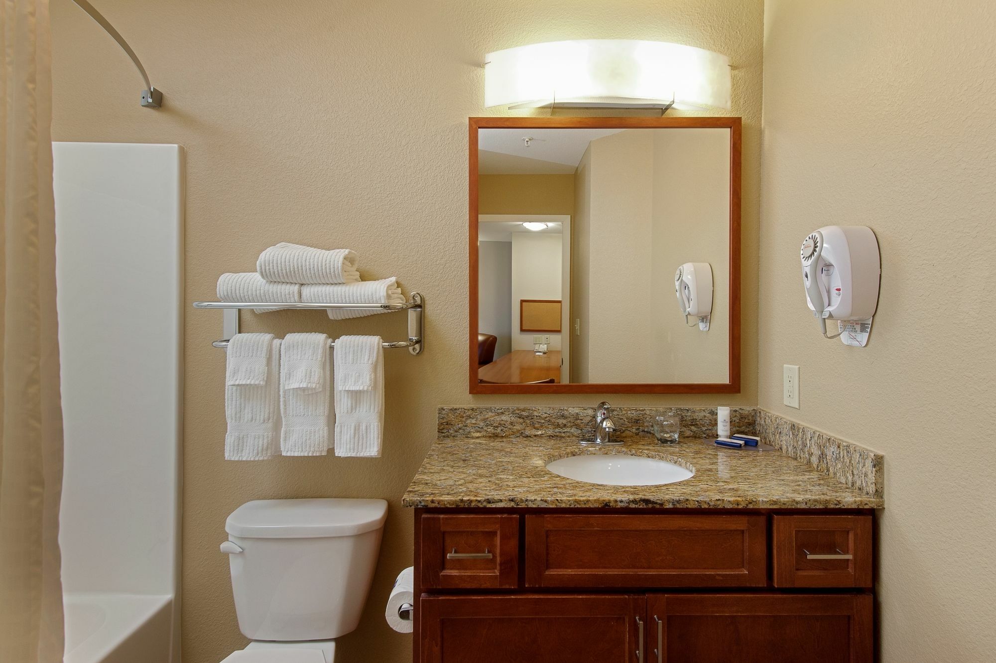 Hotel Candlewood Worth West By Ihg 3*